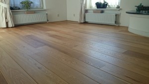 Eiken houten vloer schuren oliën Friesland
